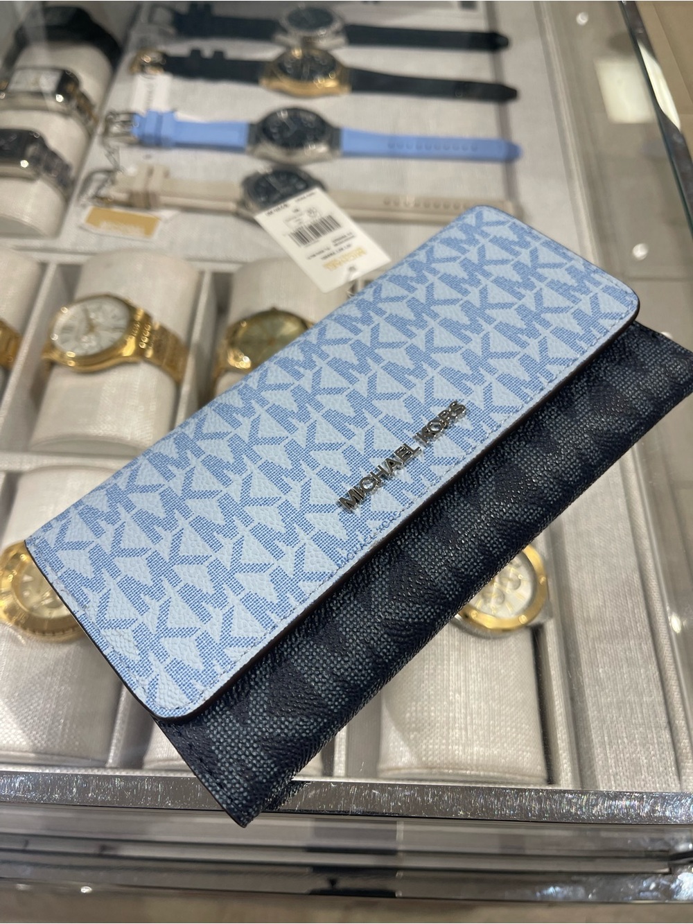 Michael Kors Jet Set Trvl Signature Logo Tri-Fold Wallet Trifold 
Pale Ocean
NWT - Picture 5 of 16